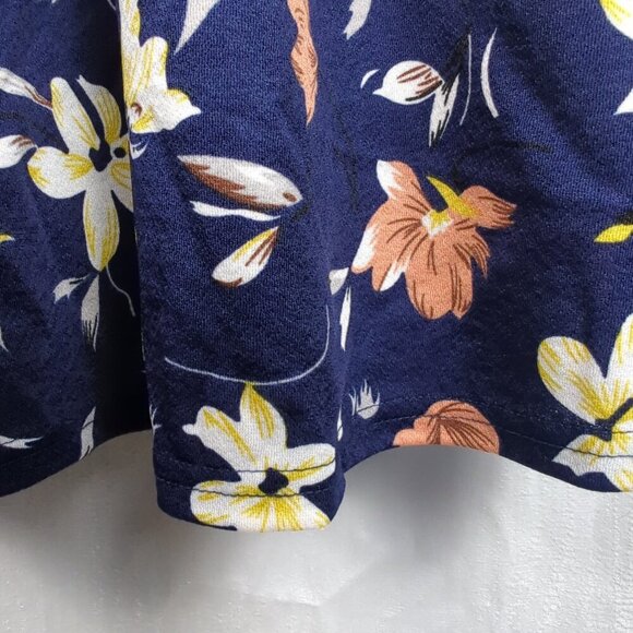 Keyhole Floral Dress with Pockets - Picture 5 of 9